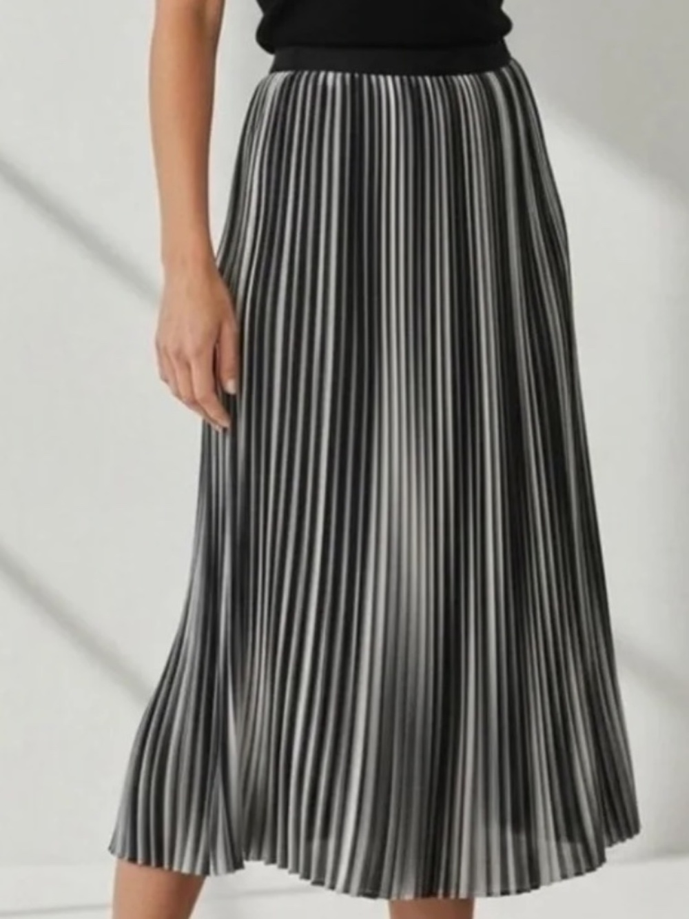 Like new! Eileen Fisher pleated poly ombré black and bone skirt, petite medium.